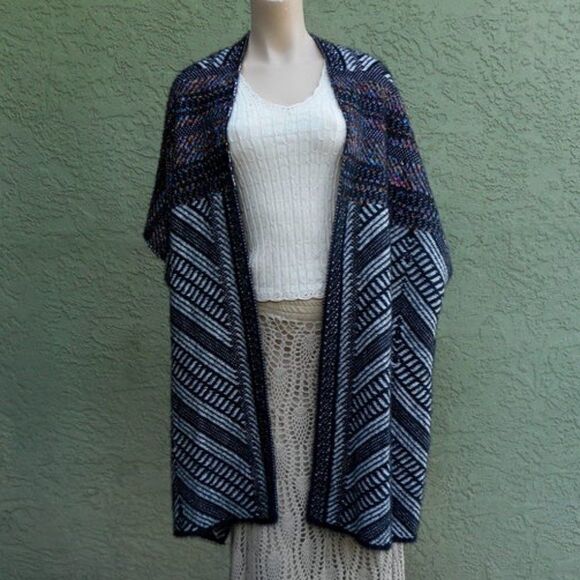 NWOT Black & White Kimono Sweater with Multi-Luminescent Threads Size Medium - Picture 1 of 16